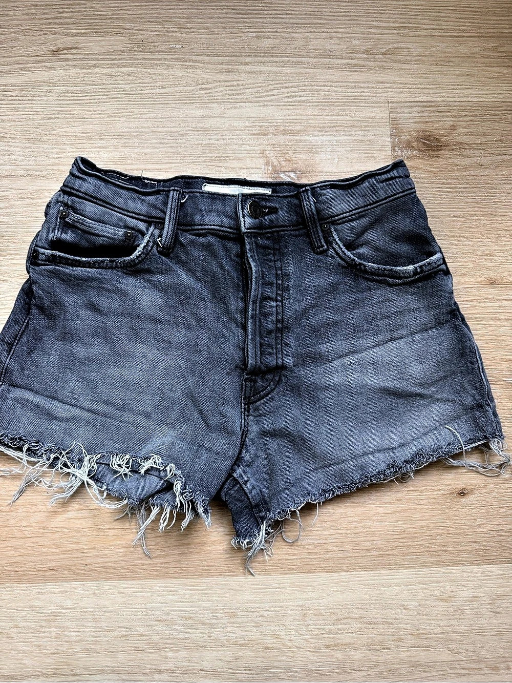 MOTHER The Tomcat Kick Fray Short Gray Fray Jean Shorts Waist 27